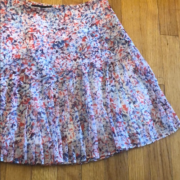 Fun, flowy, floral Banana Republic skirt - Picture 2 of 7